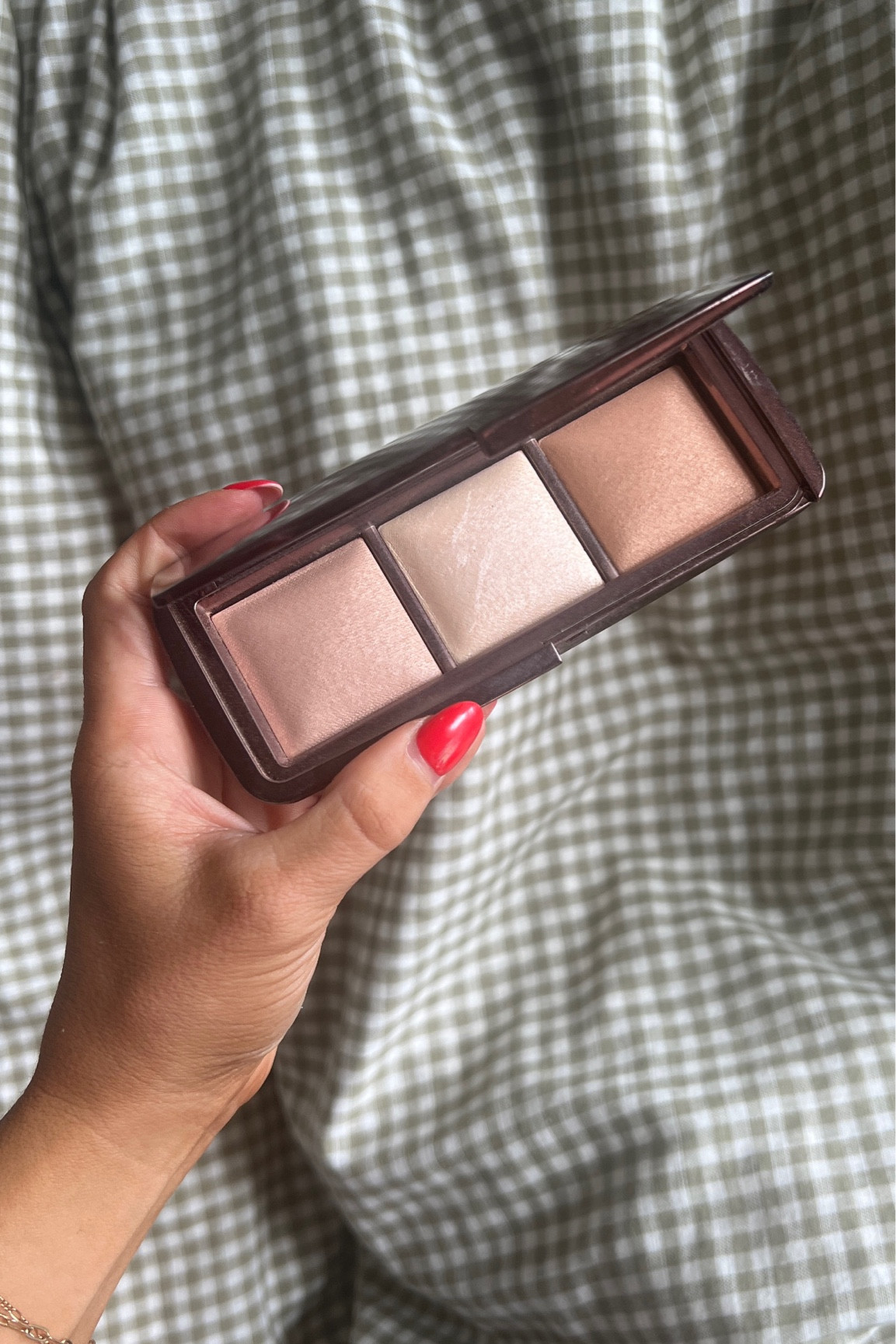 Fave finishing powder! Gives the most gorgeous natural glow that won’t slide or melt

#LTKBeauty #LTKCon #LTKFindsUnder100