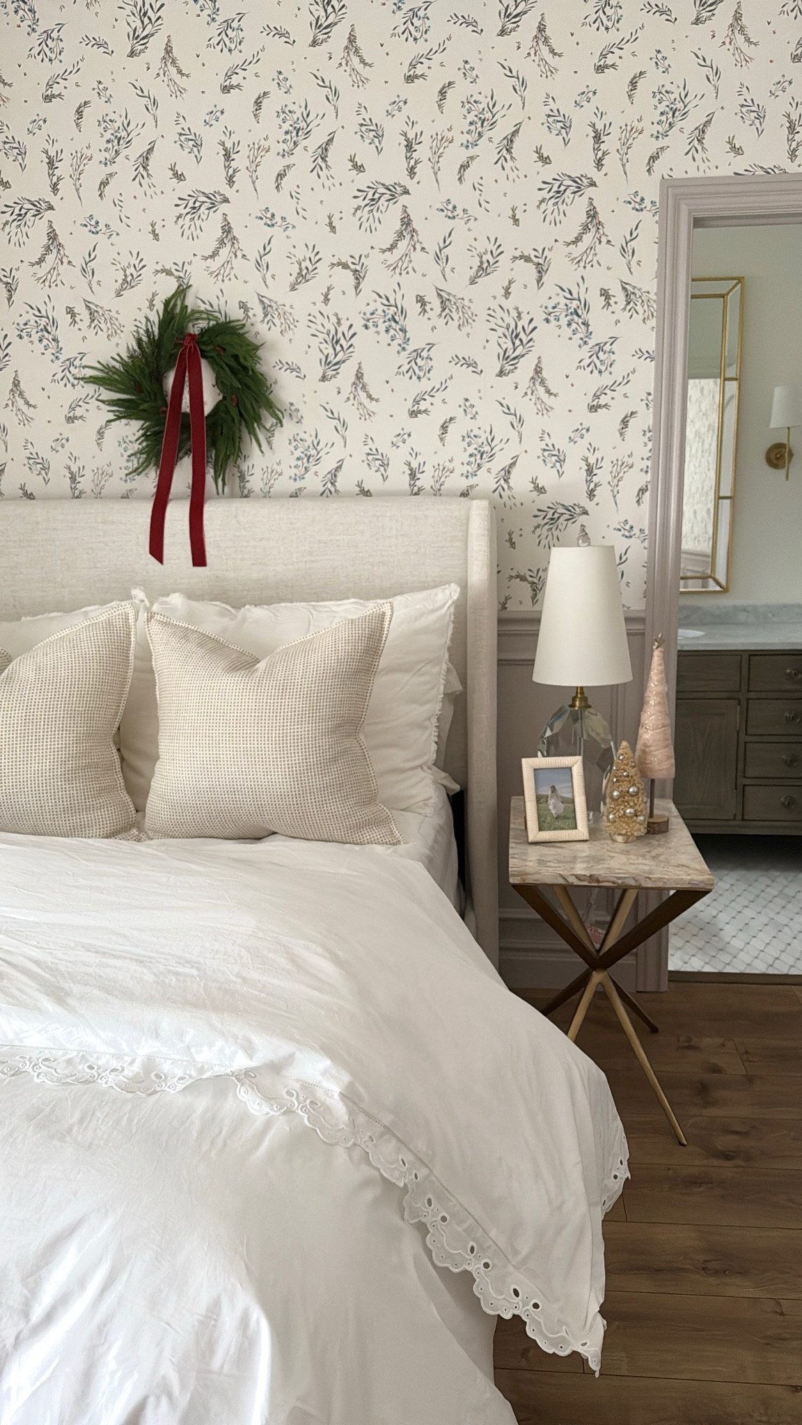 Keeping it simple here, with classic Christmas decoration. Decorated my kids rooms while they were at school. 🤍

#kidroom #bedroom #kids #christmas #holiday #ribbon #classic #decorated

#LTKHome #LTKSeasonal #LTKHoliday