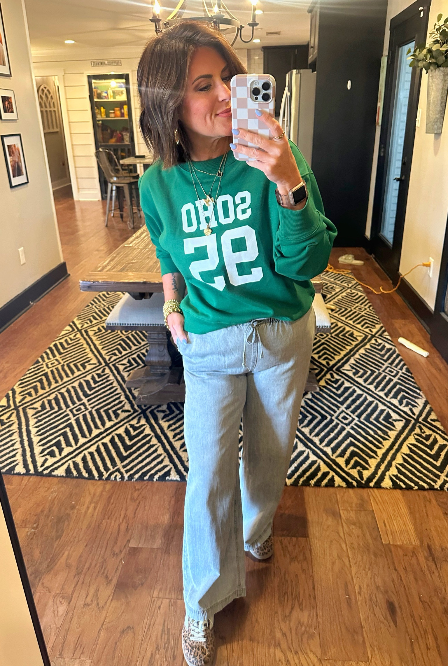 Sweatshirt is H&M “sweatshirt with text motif” but is sold out! Linked a similar one from H&M. 