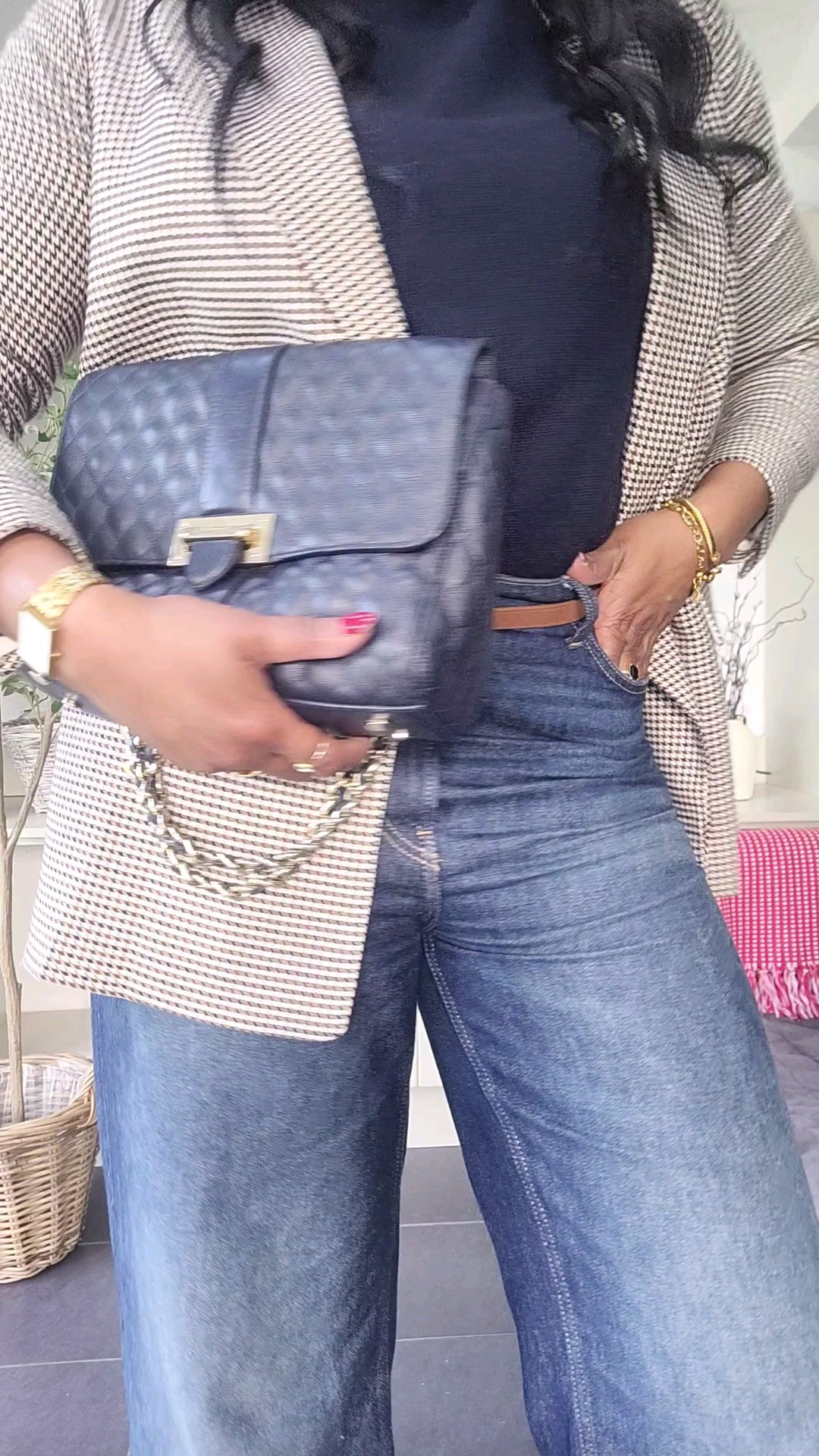 Classic houndstooth blazer for Spring workwear or elevated casual outifts.Style with jeans, midi skirts or tailored trousers. Great with neutral colours or a pop of red or yellow, the trend colour for Spring. #ltkwatchnow #ltksale 

#LTKspring #LTKmodest #LTKmidsize