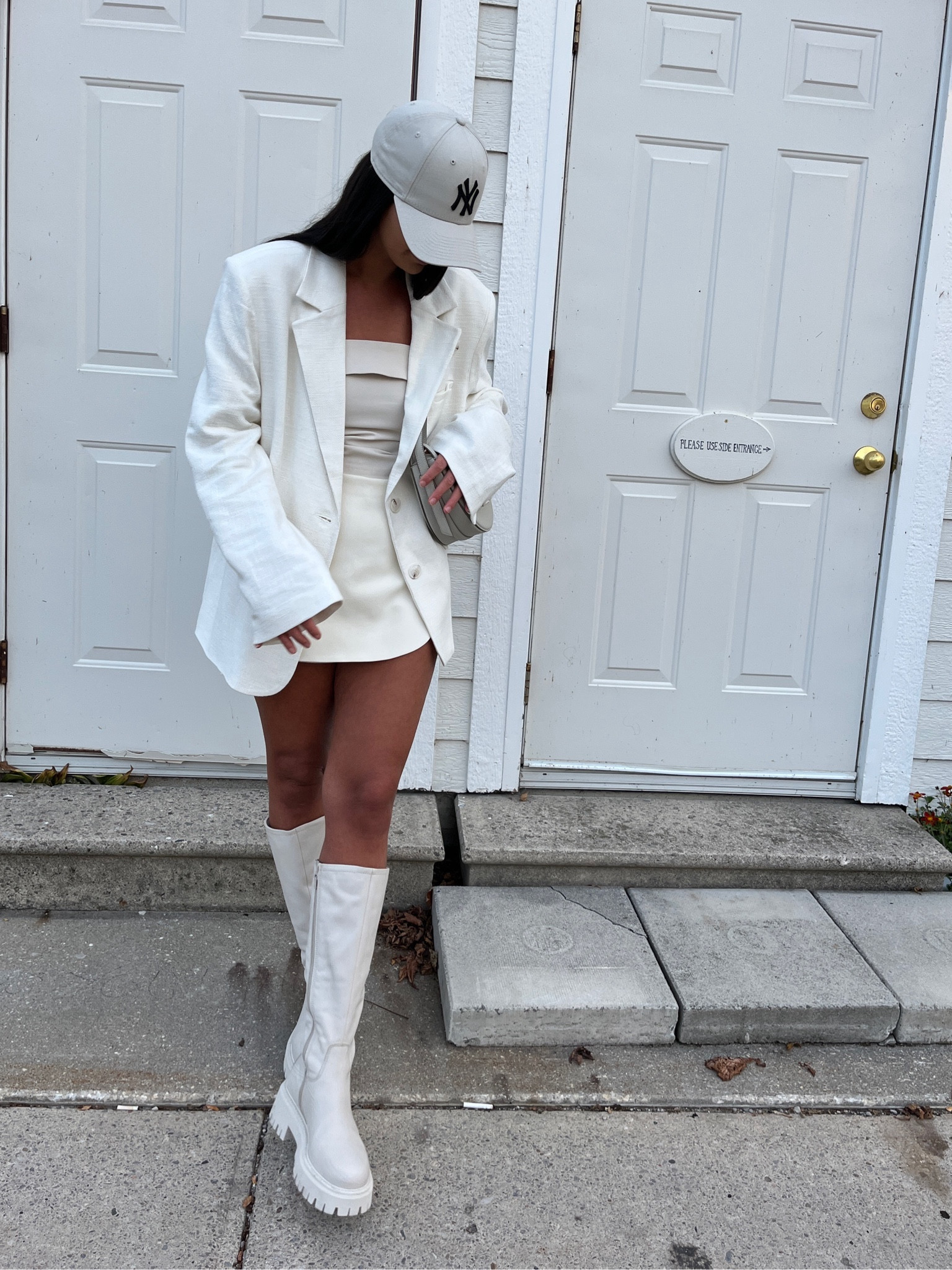 Go-to all white outfit  🤍

oversized blazer, white chunky boots, NY cap, skort, streetwear, ootd, polene bag

#LTKfindsunder100 #LTKstyletip #LTKSeasonal