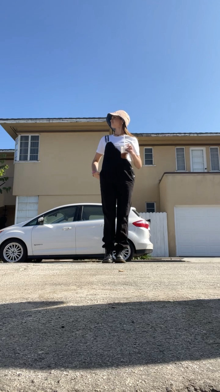 This is my United States of #WutEver
Modeling for WutEver wear in the LBC
Shirt & hat = WutEver wear
Skateboard, skating, skater, surfer, beach, Long Beach, California, vibes, summer, winter, fall, spring, whatever, cool, fun, hip, retro, 90s, kid, mall rat, skate rat, rollerblading, bikes, bicycle, denim, T-shirts, casual, dickies, bucket hat, hats, combat boots, doc martens 