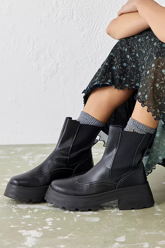UO Chunky Chelsea Boots | Urban Outfitters (EU)