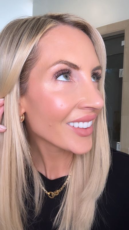 This eyeliner trick is INCREDIBLE. Super understated, and perfect for everyday. @nordstrombeauty #ad #nordstrombeautypartner #nordstrombeauty 

All my everyday makeup:
Concealer:  Cle de Peau - Almond or Beige
Undereye: Becca - Light/Medium
Foundation: Mac Studio Fix - NW18
Powder: MAC Studio Fix - NW20
Bronzer: Hourglass - Ambient Light
Blush: Hourglass - Sublime Flush
Highlight: Armani Glow - color 8
Eyeliner: MAC 
Mascara: YSL lash clash - Noir  
Brows: Anastasia Beverly Hills - Ash Brown in Taupe
Lips: Armani - 500 
Lips: YSL 44 & 200


Everything is from Nordstrom! Get 3x the points on beauty  

#LTKBeauty