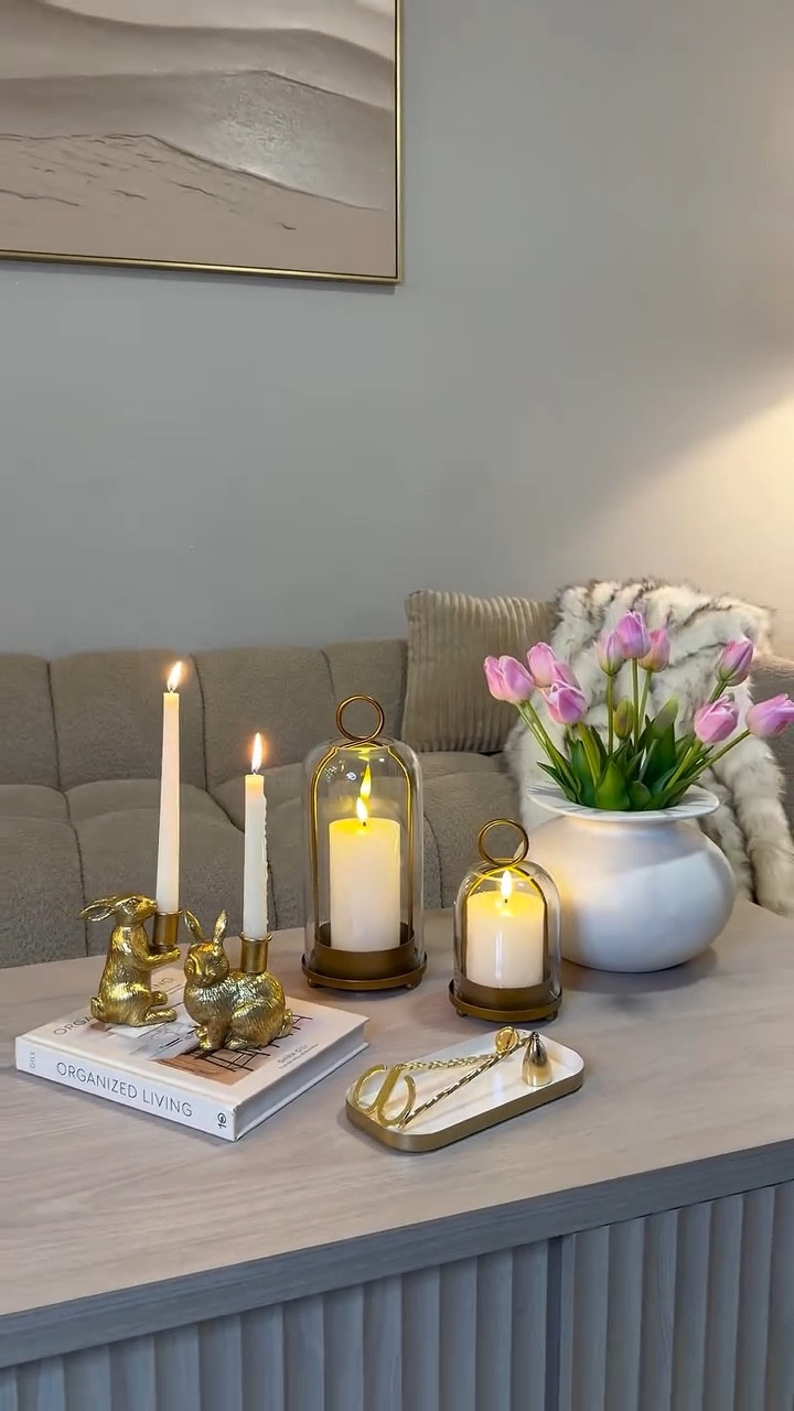 A veces solo hacen falta unas flores bonitas y los colores correctos para transformar por completo el ambiente del hogar. 🌸✨
Este centro de mesa se convirtió en el detalle perfecto para darle la bienvenida a esta nueva temporada… más fresca, más luminosa y llena de vida.

Me encanta cómo algo tan sencillo puede hacer que todo se sienta más especial y acogedor. Porque nuestro hogar también merece florecer con cada temporada. 🤍
Comenta Decor y te hago llegar cada detalle 🤗🥰🥰

#springdecor #springdecorating #easterdecor #easterdecorations #centerpiece