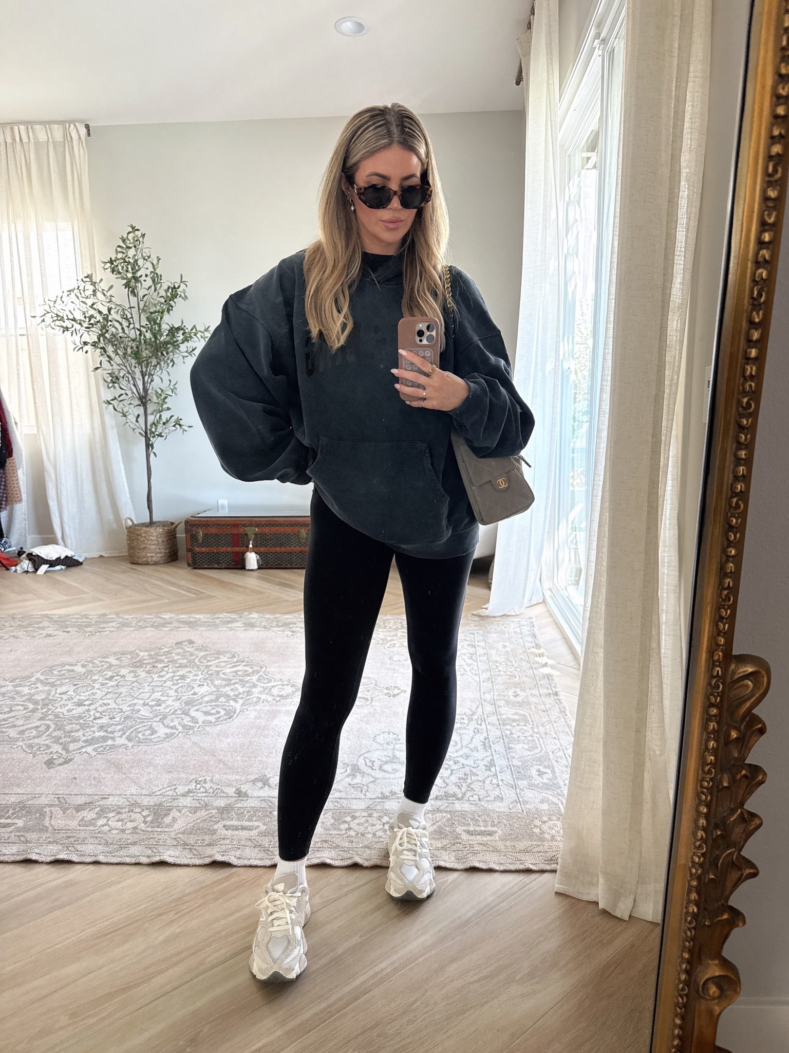 School dropoff 
Wearing a large sweatshirt 
Small leggings 


#LTKdayinmylife #LTKmomlife