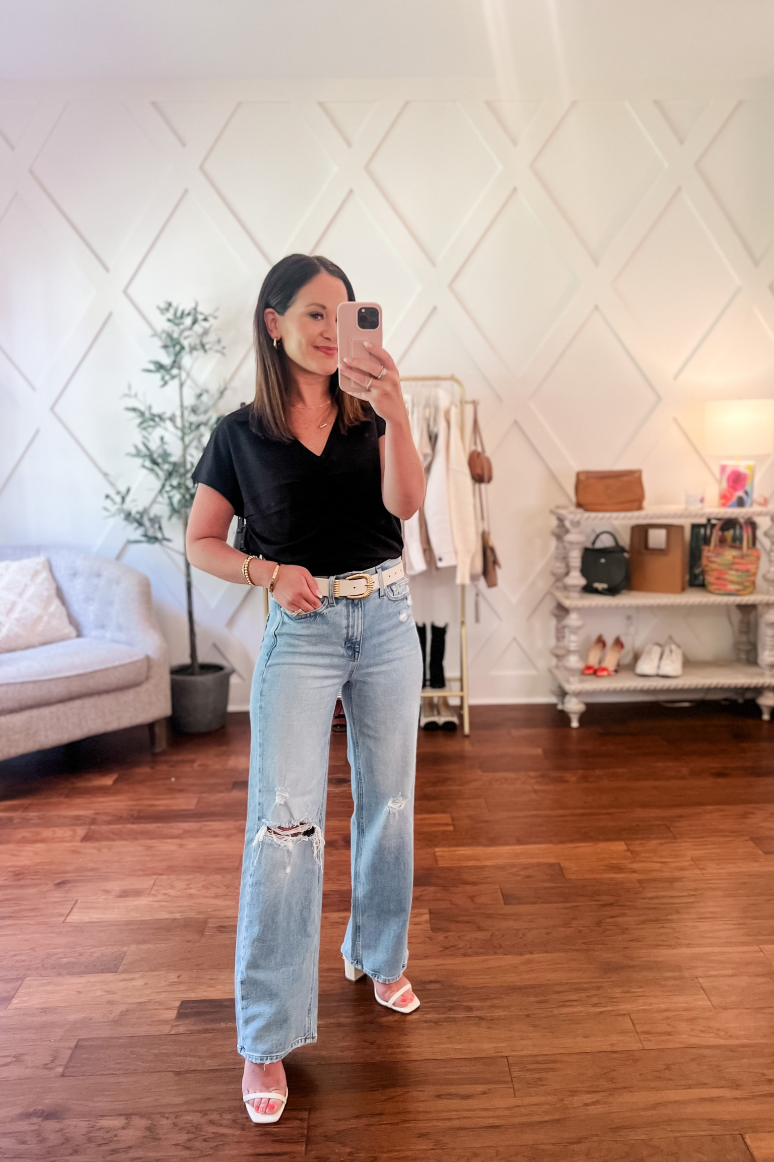 My favorite new jeans by ayr - so comfortable and the fit is perfection! Wearing 25 petite 

#LTKFind #LTKstyletip