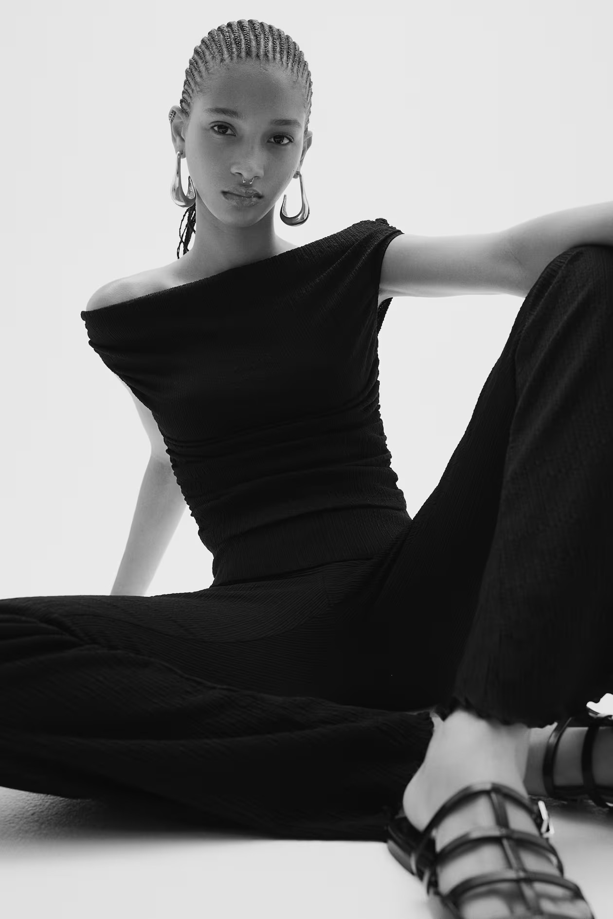 Textured flared leggings | H&M (UK, MY, IN, SG, PH, TW, HK)