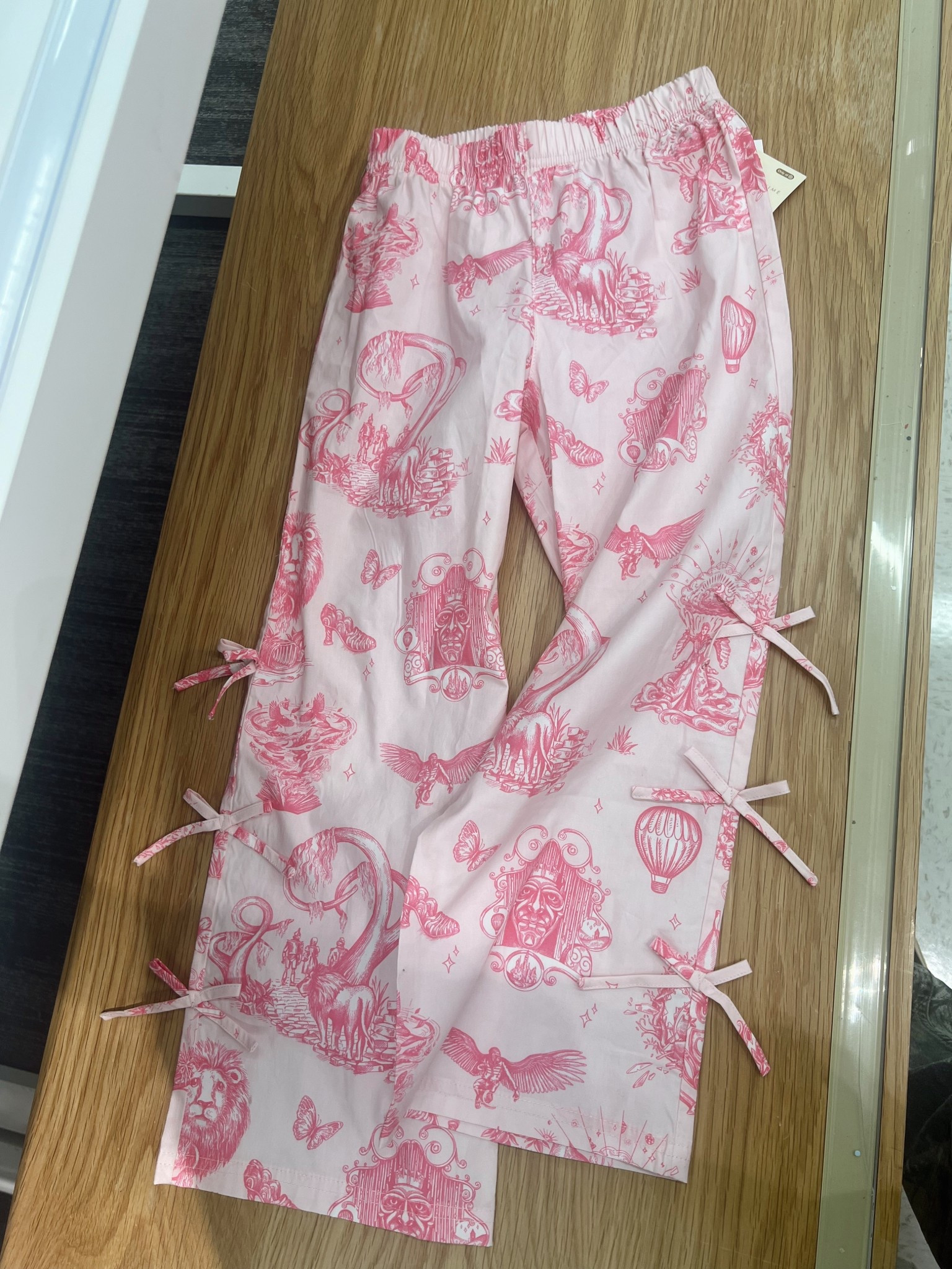 The CUTEST wicked pants for girls 💚🩷😍

#LTKKids #LTKHoliday #LTKGiftGuide