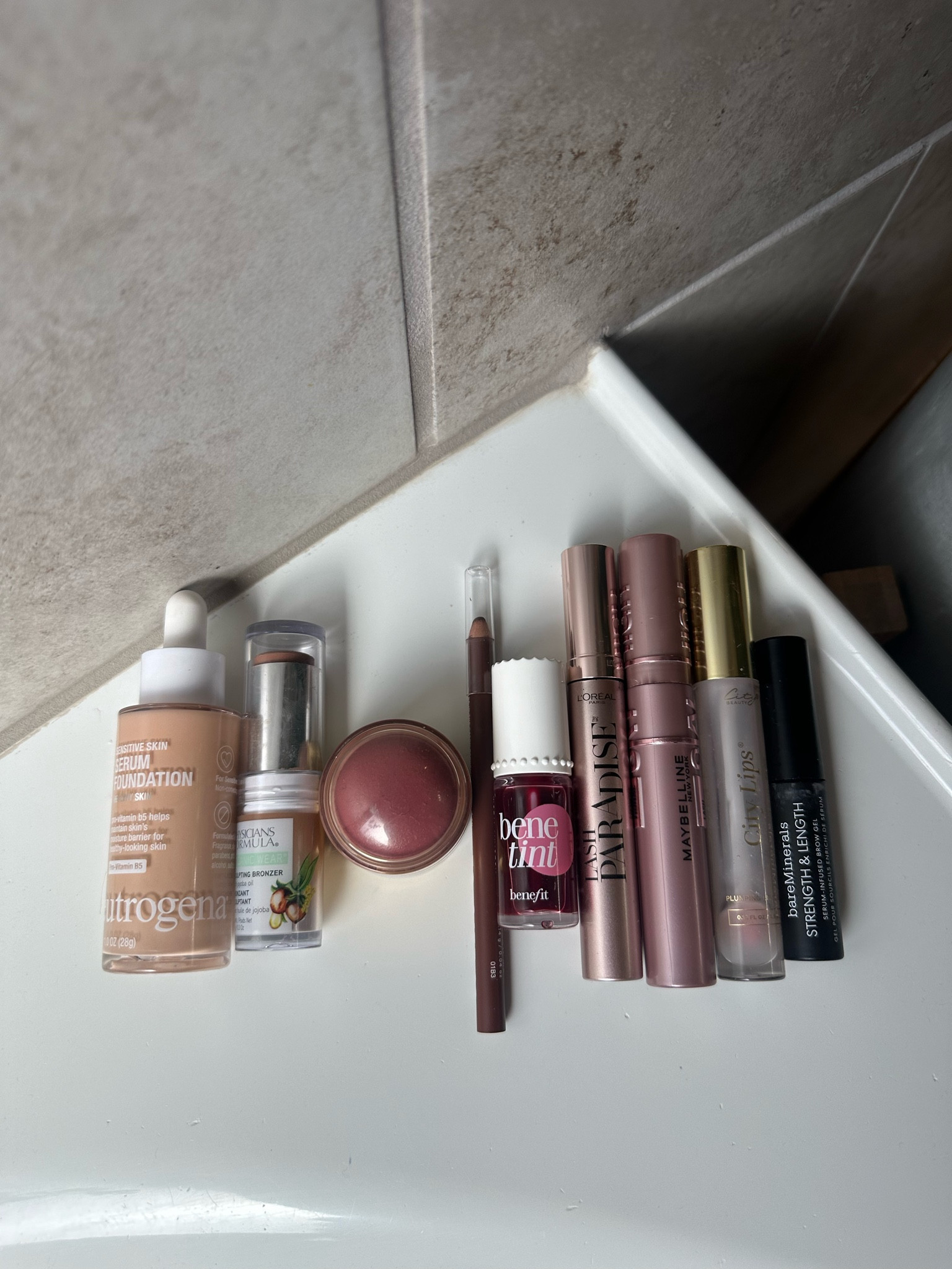 Everyday light makeup
Neutrogena serum foundation: shade light medium 2
Merit flush balm shade cheeky

Clean beauty / serum foundation / sensitive skin / merit beauty / tower28

#LTKstyletip #LTKbeauty