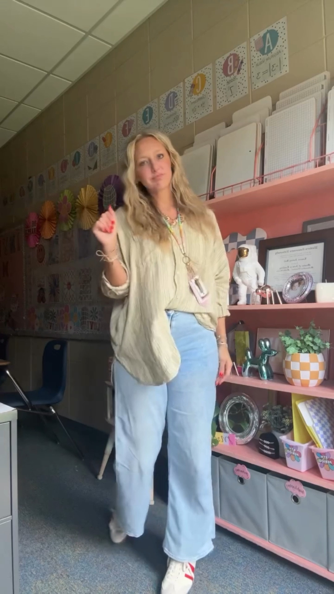 Day 6 of 30 days of teacher outfit inspo! #teachersofinstagram #teacherlife #middleschoolteacher #coolteacheroutfits #teacheroutfits