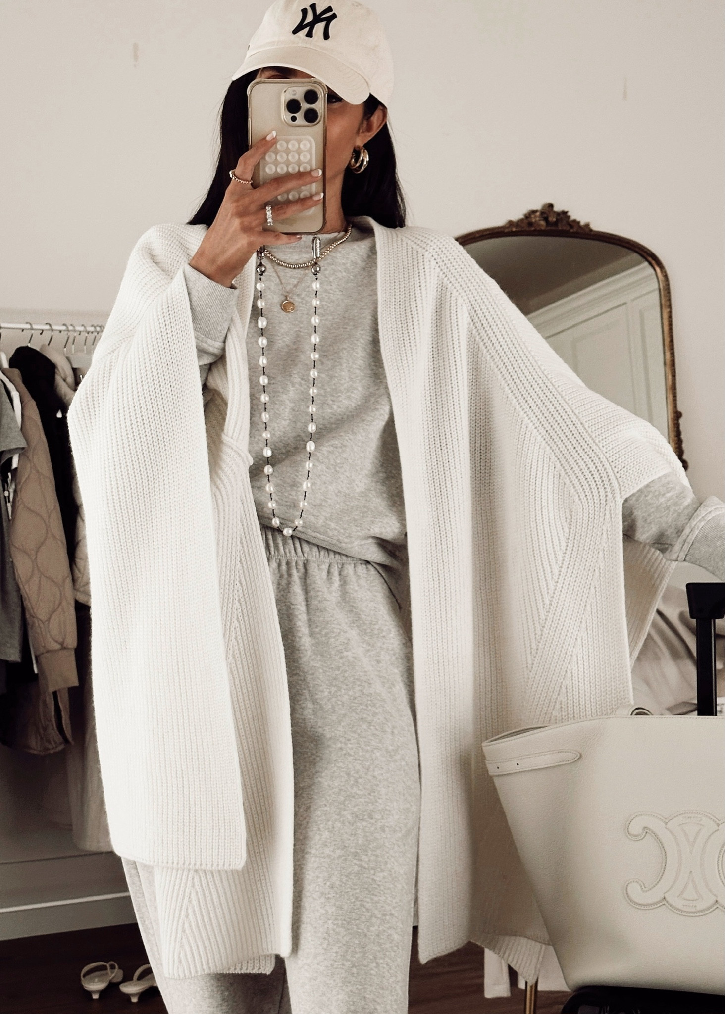 Airport outfit idea✈️ I will be picking this set up in multiple colors! It is so cozy I'm just shy of 5-7" wearing the size small sweatshirt and XS joggers #StylinbyAylin #Aylin

#LTKTravel #LTKActive #LTKStyleTip