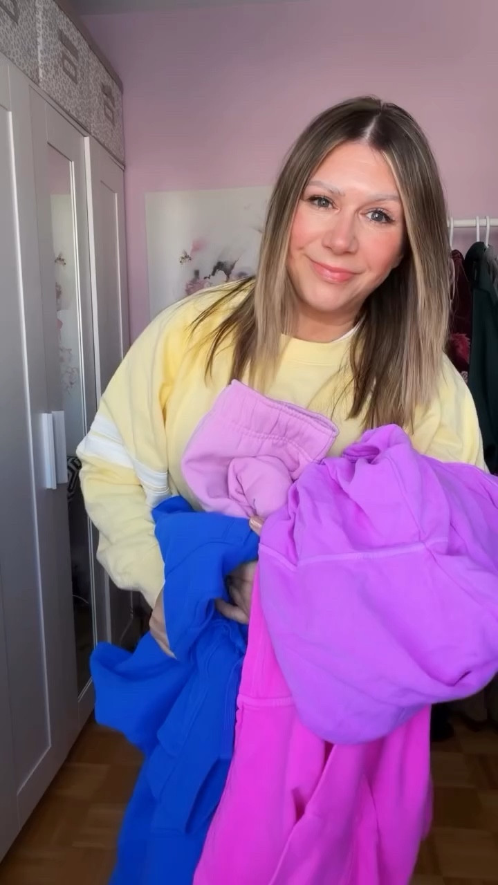 Comfy Matching Sets for Spring🌷🌱

Sharing some of my latest comfy matching sets for spring and I’m obsessed with all the fun colours!! 🌸Which one is your favourite? xx

💾 SAVE 💾 this reel to come back to later when you may need a little spring inspiration! 💜

#springoutfit #matchingset #casualstyle #outfitinspo #haul
