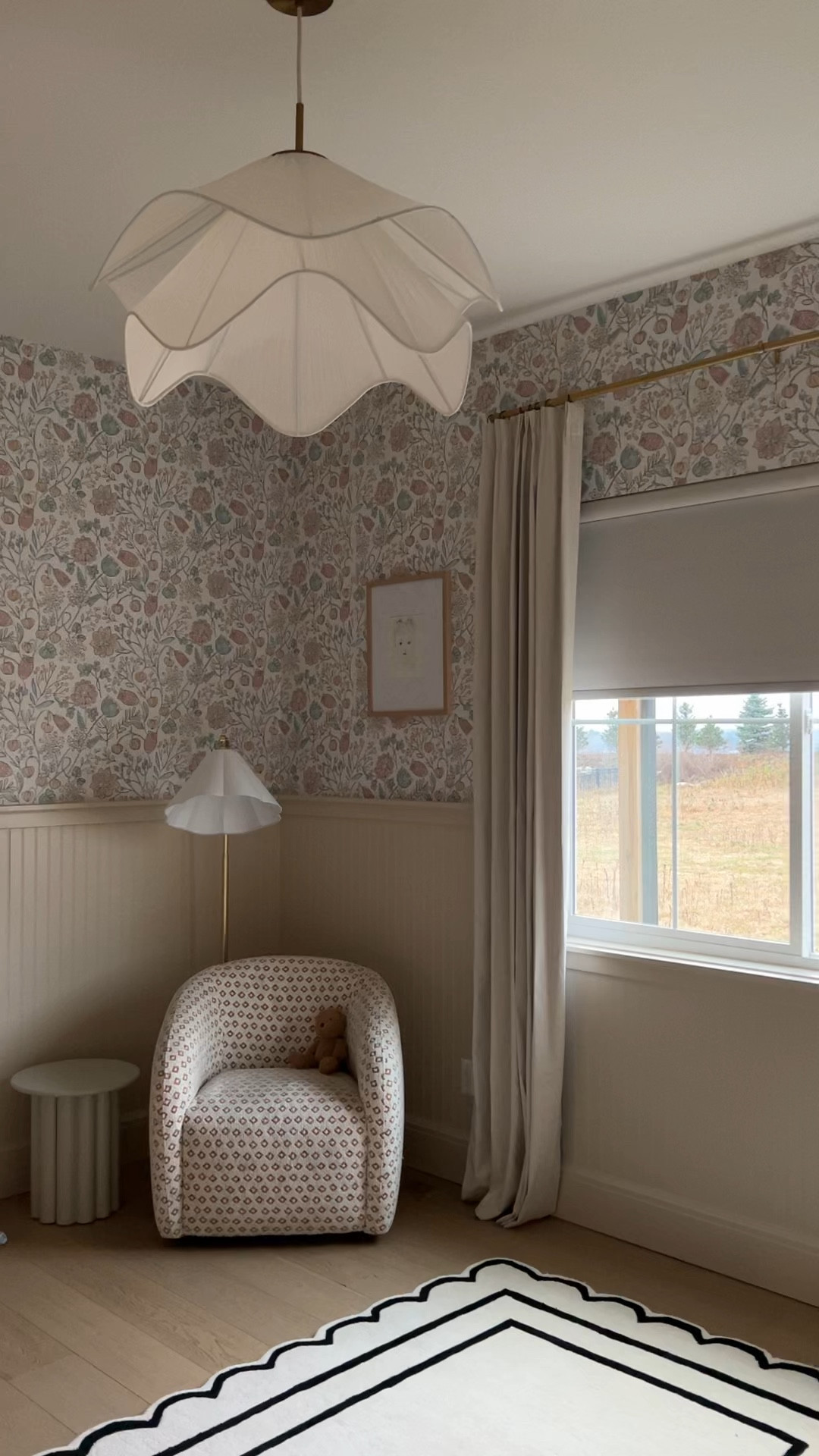 Girls nursery wallpaper 🫶🏼

#LTKHome #LTKKids #LTKBaby