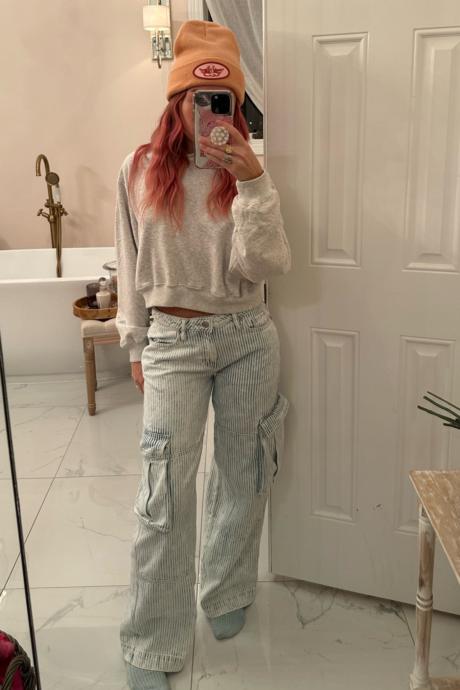 Omg I am obsessed w these cargo jeans! Almost like a Free People vibe!😍 I got them in a size small! 

#LTKstyletip