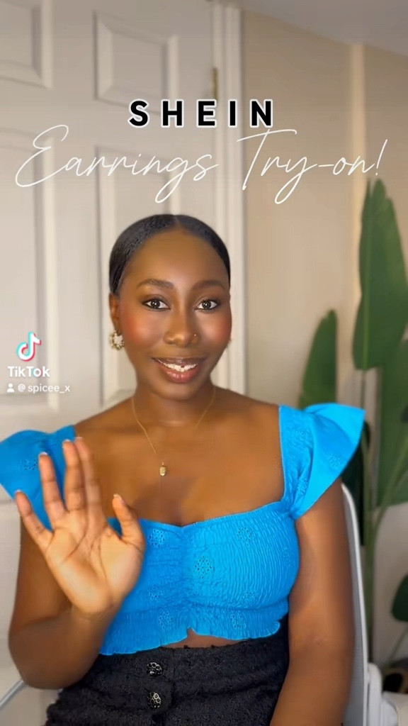 Found some really cute, quaint earrings and you’ve gotta get them! Add these lovely pieces of gold accessories to your collection for daily wear or for your vacations!