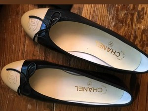 CHANEL BEIGE BLACK BALLERINA LEATHER CAP TOE CC LOGO FLATS SHOES 37.5 | eBay | eBay US