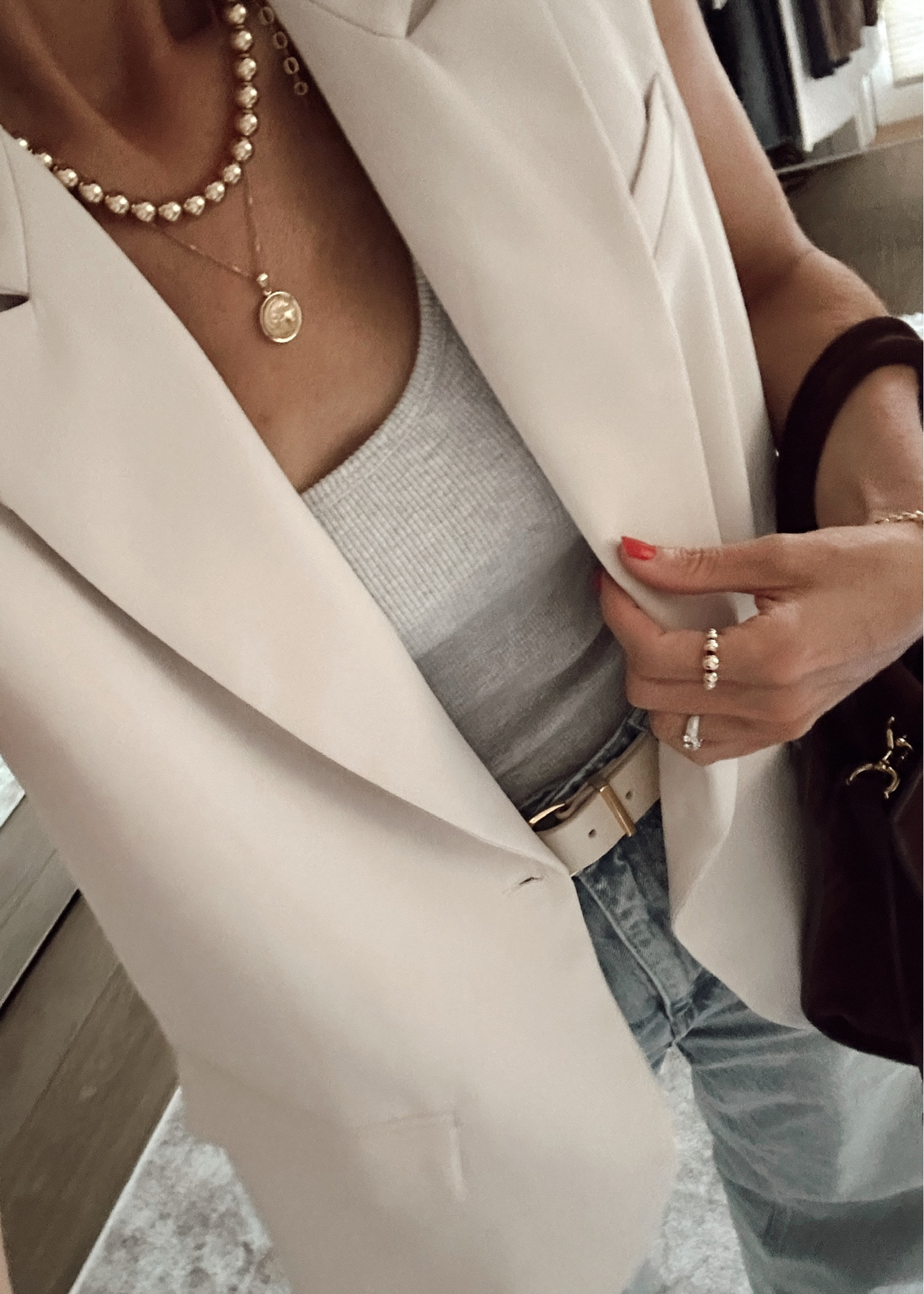 SUSHI DATE

Loving this vest for fall. It lies perfectly with denim for a casual business meeting or lunch date. #stylinbyaylin

#LTKFindsUnder100 #LTKWorkwear #LTKStyleTip
