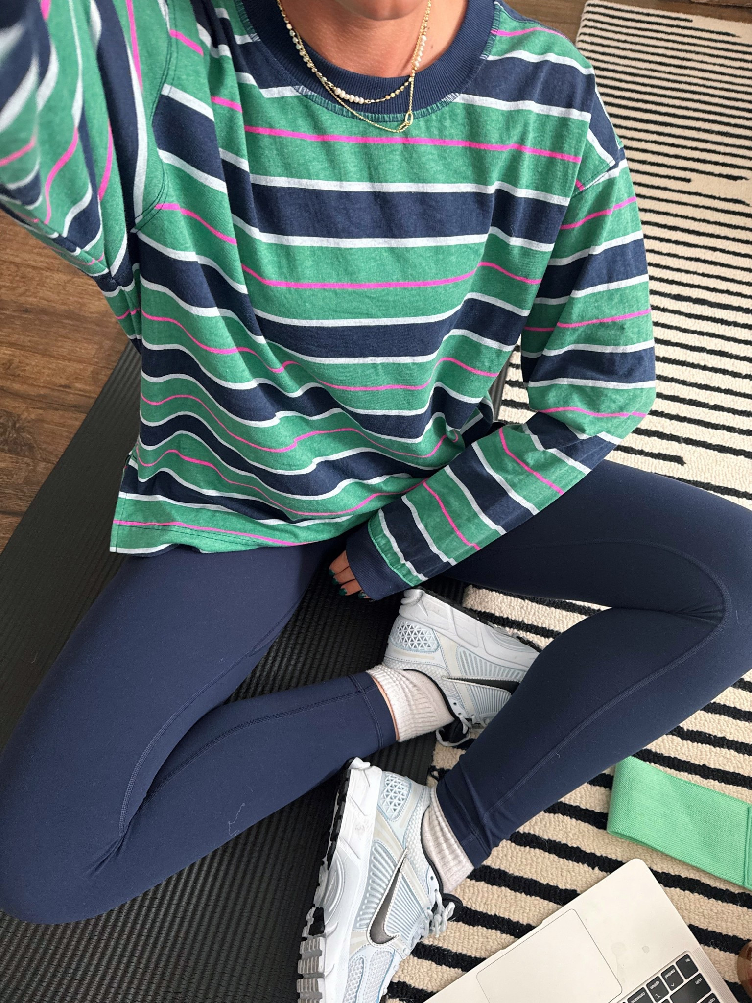 OBSESSED w this top! Size smal & Size 4 in the leggings 👗❄️🫐🩷

#LTKootd #LTKActive