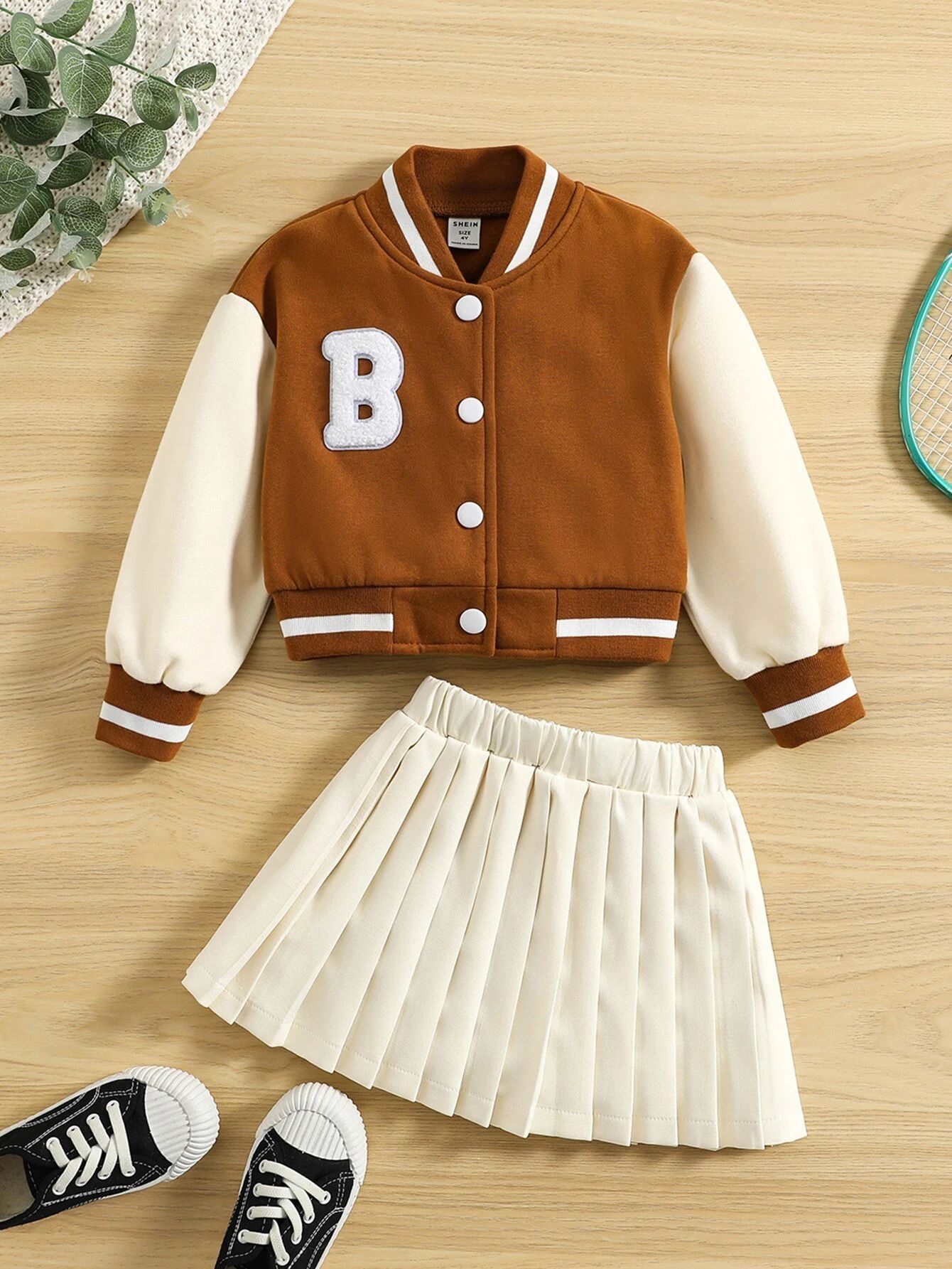 Toddler Girls Colorblock Letter Patched Varsity Jacket & Pleated Skirt | SHEIN