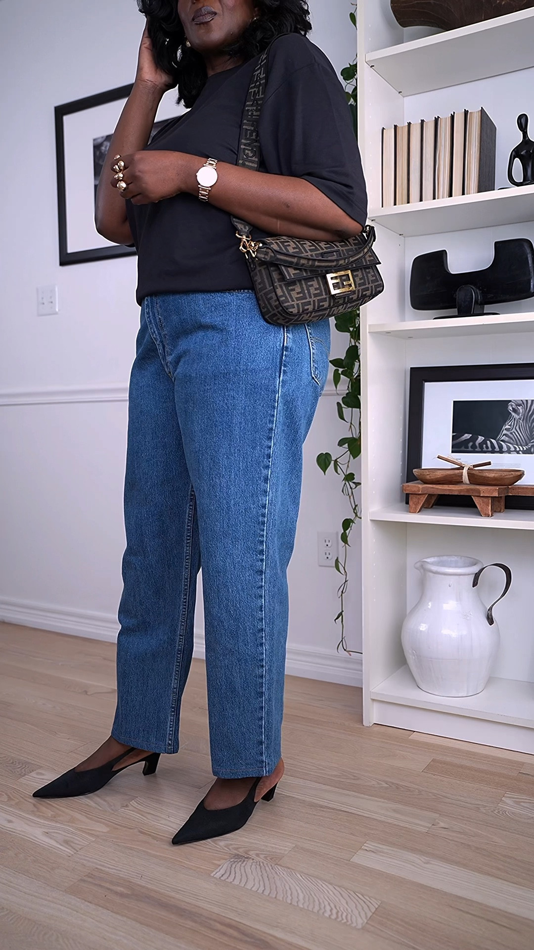 Wearing these Levi’s 550™ Relaxed Fit Men's Jeans a Uniqlo Airism tee and Fendy baguette. 


#LTKMidsize #LTKSummerEdit #LTKSeasonal