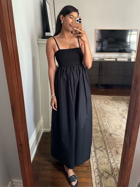 #WalmartPartner This dress feels so high quality and the silhouette is very elevated. I find their pieces to run roomy and always size down - I’m in an XS.


#WalmartFashion @walmartfashion @walmart 