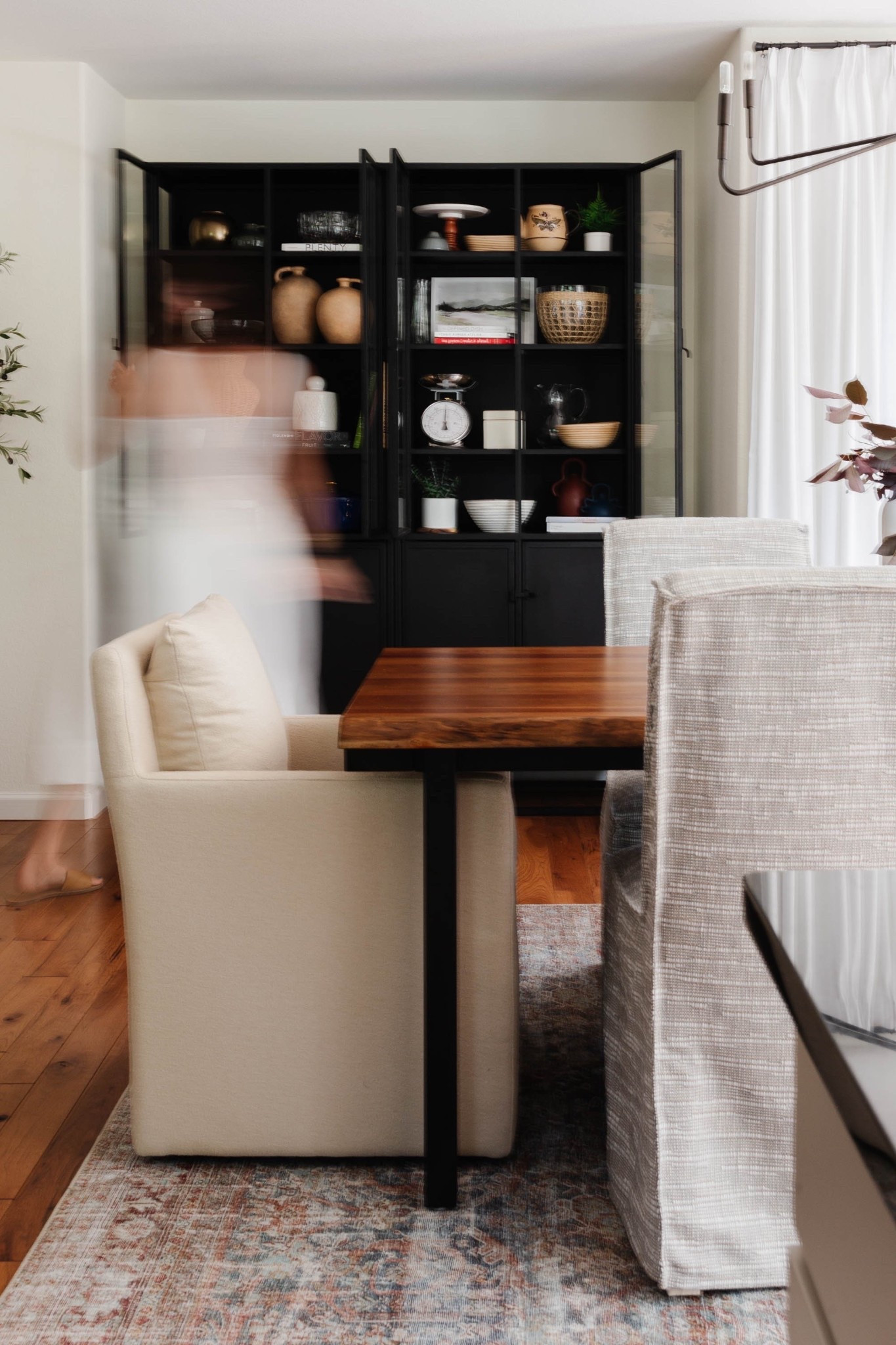 Use code PEGGYH15 on any full-price Scout & Nimble items | Dining room design mistakes I've seen WAY too often 👀 (and how you can dodge them!):

Skipping softness: Hard surfaces everywhere? Hello, echo chamber! Add textiles and upholstered chairs to bring warmth and coziness.

Lighting missteps: One dim overhead light is not a vibe. Layer your lighting for comfort and ambiance.

Ignoring scale: Too big? Too small? Furniture that doesn't fit the space ruins your flow (and your dinner parties).

Not mixing materials: Matchy-matchy feels dated fast. Blend wood, metals, textiles, and textures for depth and interest.

Want to see how it's done RIGHT? Check out Project Cali Contemporary Dining Room—this space blends California casual warmth with contemporary sophistication effortlessly.

#LTKHome