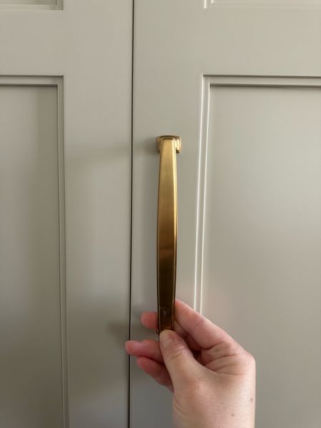 Kitchen cabinet pulls - champagne bronze match 

These are the satin bronze finish from Jeffrey Alexander. They are a perfect match for Delta Champagne Bronze and Brizo Luxe Gold. 

Kitchen cabinet hardware, gold cabinet hardware, gold cabinet pulls, cabinet hardware, champagne gold match 

#LTKfindsunder50 #LTKhome #LTKstyletip