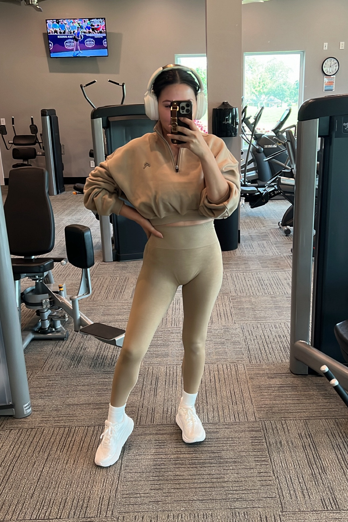 Love a matching set!! 

Leggings- small
Top - xsmall


#LTKFindsUnder50 #LTKFitness #LTKActive