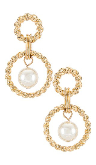 Ettika Pearl Drop Earring in Metallic Gold. | Revolve Clothing (Global)