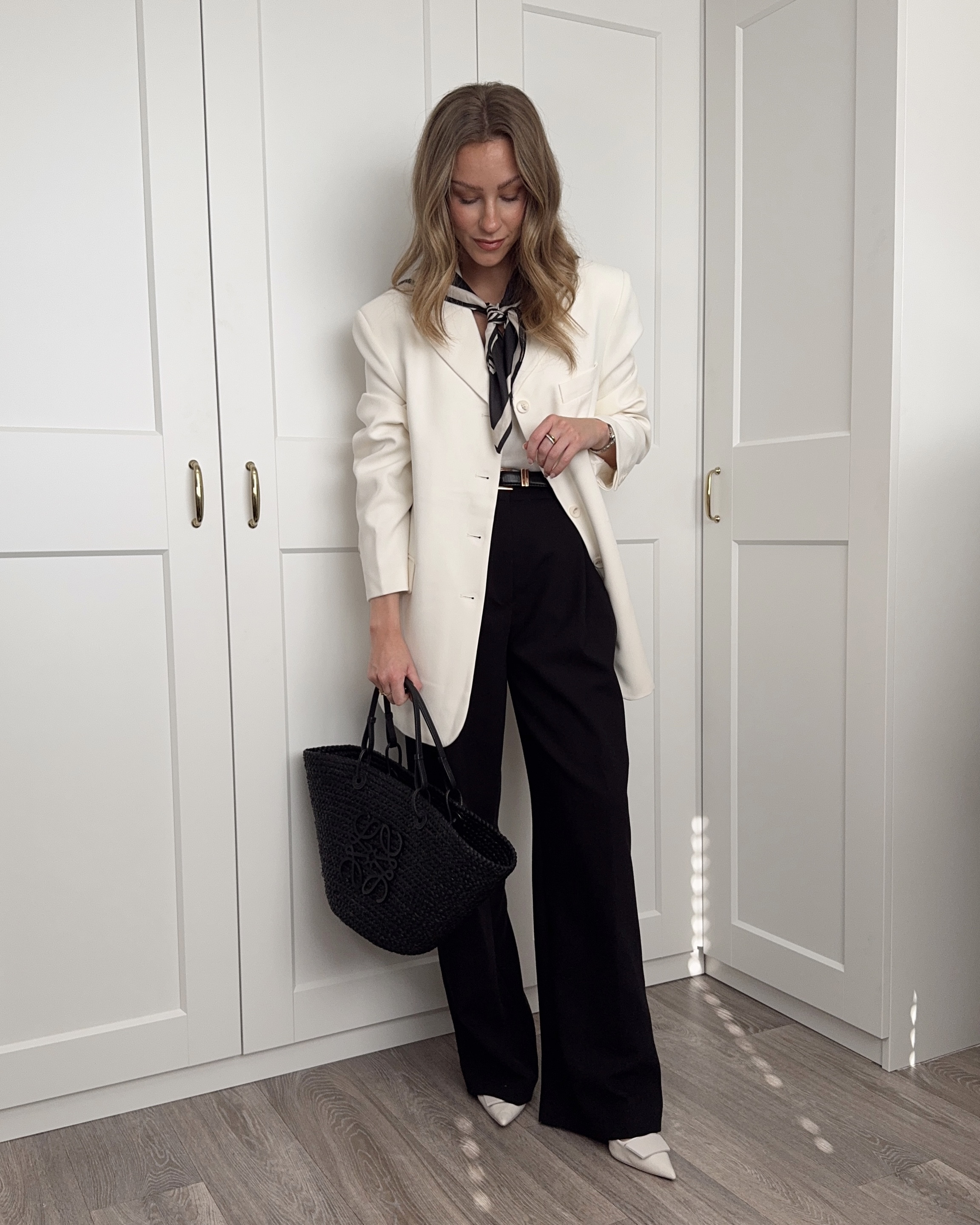 Styling a Cream Blazer with Black Smart Trousers 🖤

Spring Style, Spring Outfit Inspiration, Cream Blazer, DISSH, Black Tailored Trousers, Loewe Bag, Printed Scarf, Cream Heels 

#LTKspring #LTKsummer #LTKuk