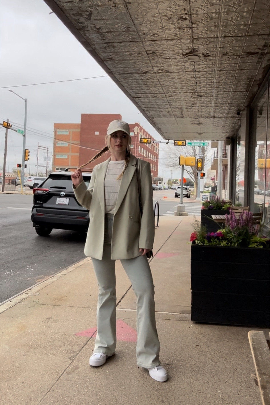 plotting 💭 #flaredjeans #blazer

#LTKfindsunder100 #LTKstyletip #LTKfindsunder50