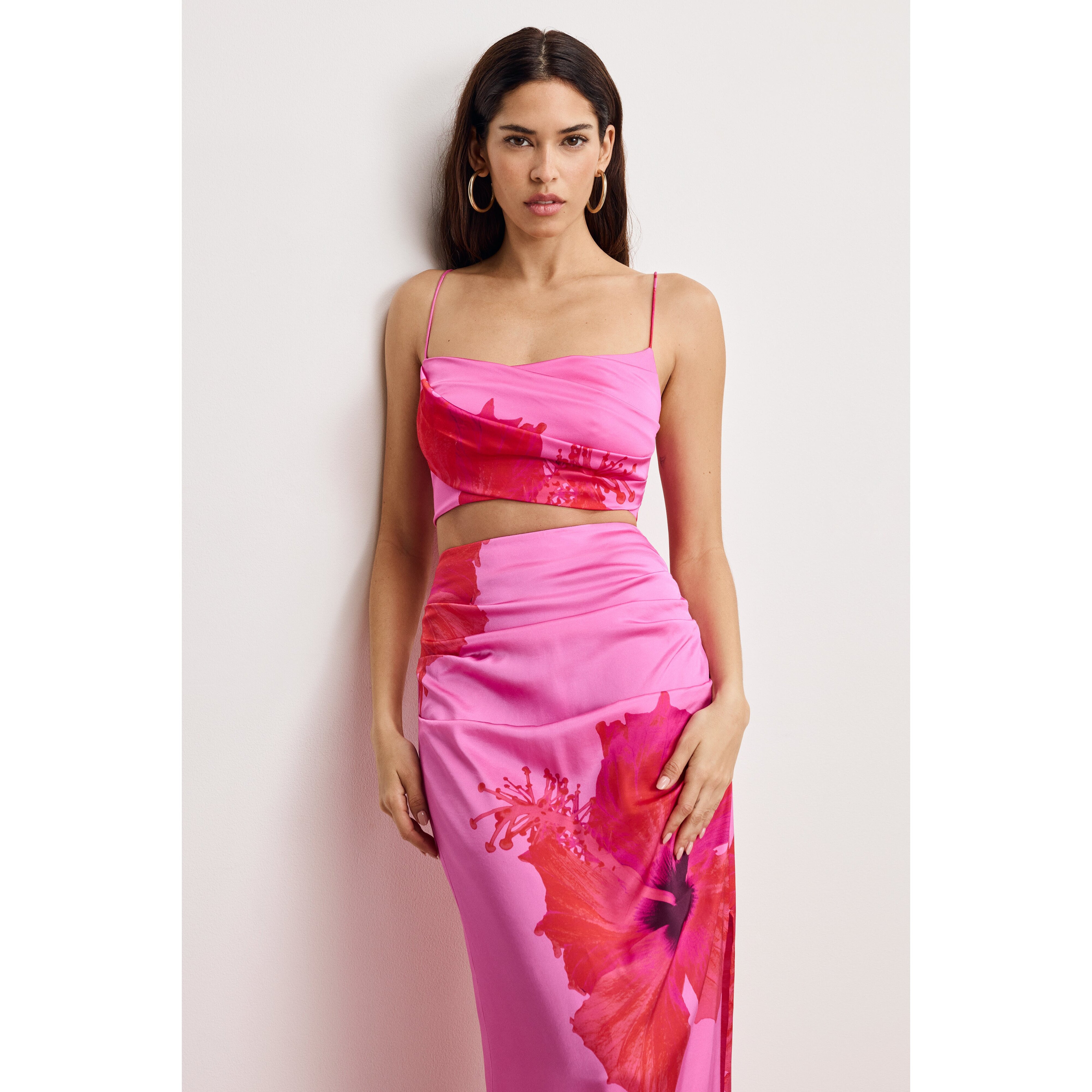Women's Satin Draped Crop Top | Pink Hibiscus, Size XL | Good American by Khlo� Kardashian | Good American