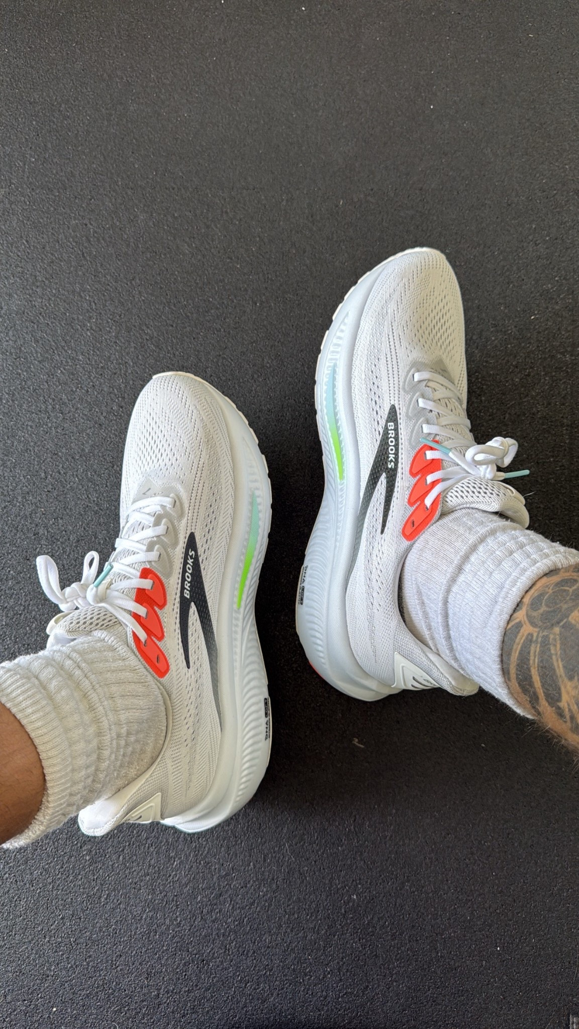 My favorite running shoes at the moment! 💪🏻🏃🏻 #running #brooksrunning

#LTKActive