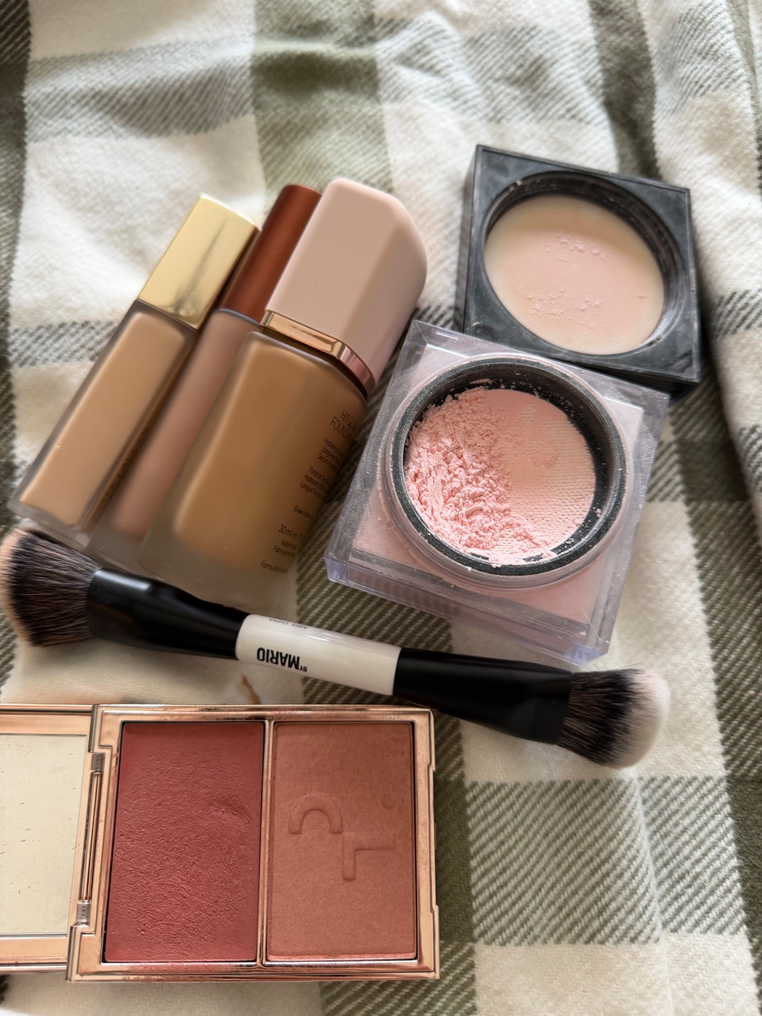 Base make up today new purchases from the Sephora sale. Everything is on sale code. EVERYTHING 

Foundation: NP10
Bronzer: bonfire
Concealer: 2N 
Blush: Shes blushing
Setting powder: cherry blossom cake

#LTKBeauty #LTKSaleAlert #LTKOver40