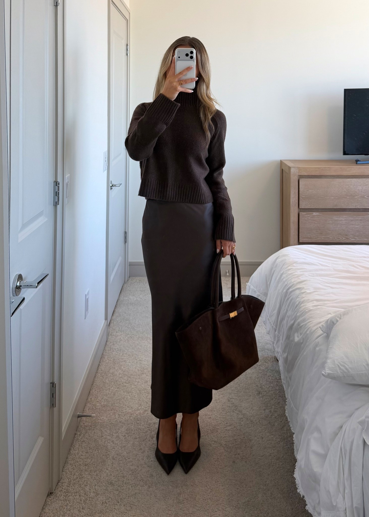 classy monochromatic brown look for the office 💼🤎 this is the softest sweater ever, highly recommend this fall/winter 🫶🏼

#LTKWorkwear #LTKootd