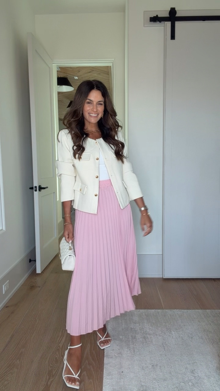 🌸One Skirt, Many Ways To Style.

#LTKOver40 #LTKTravel #LTKSaleAlert