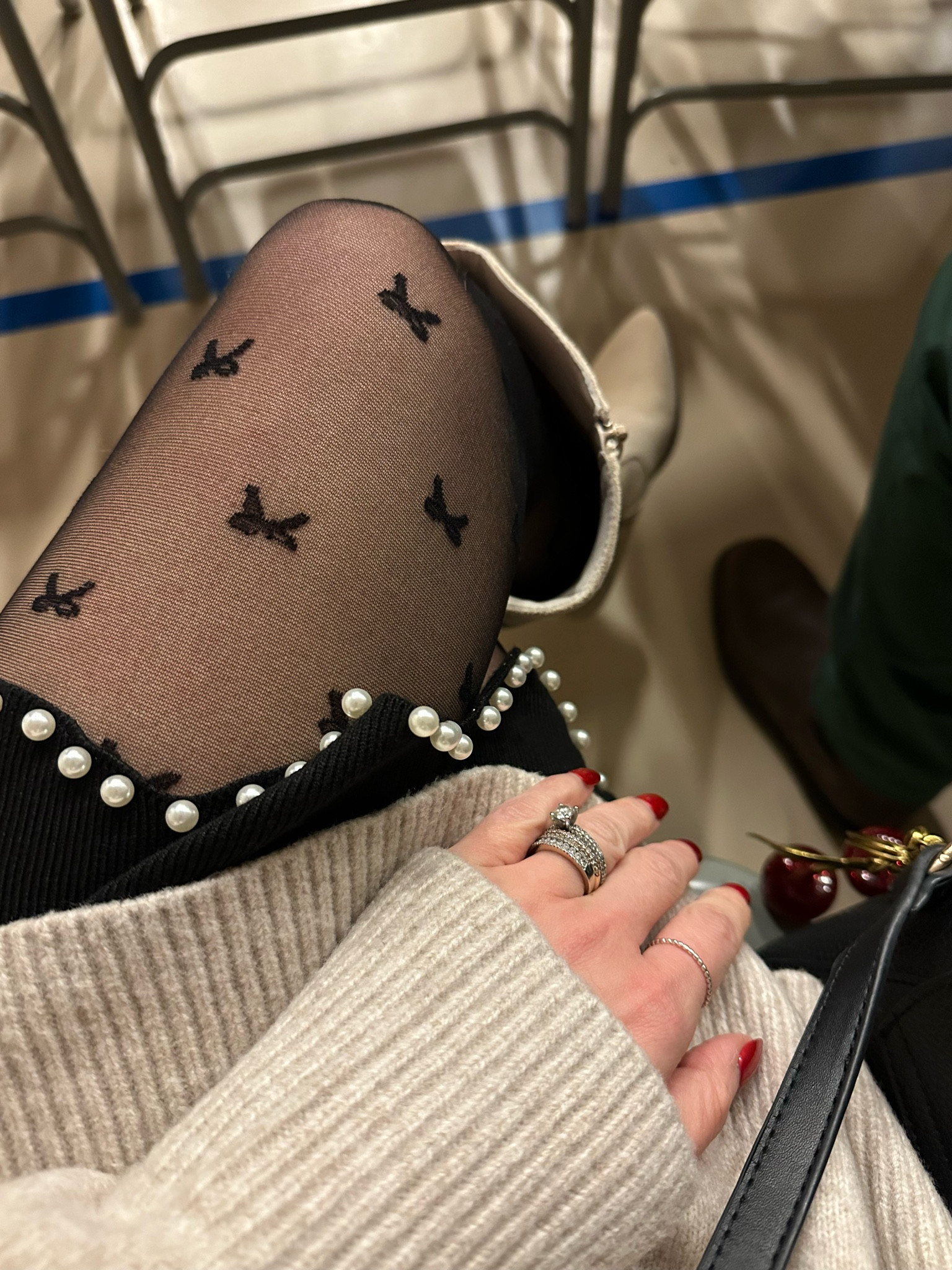 Bow tights 

#LTKwinter #LTKcanada #LTKpartywear