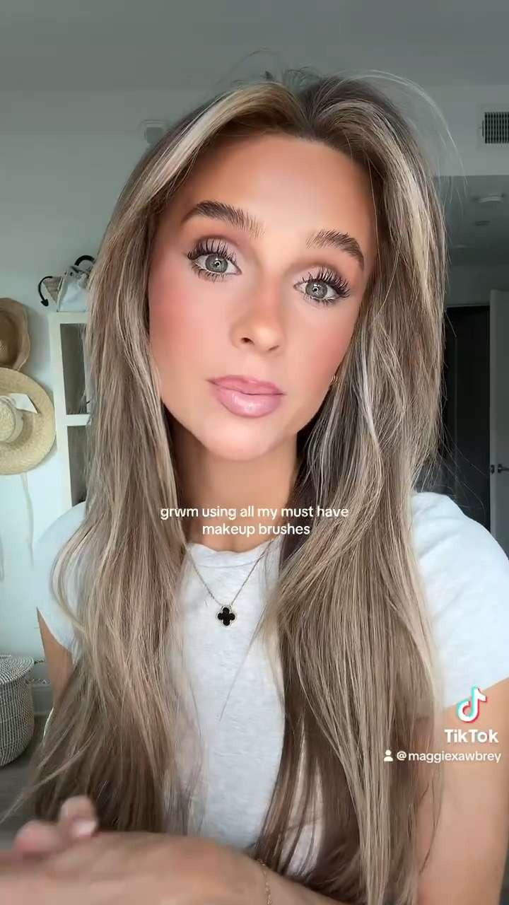 grwm using my makeup brush must haves 🫶🏼

#makeupbrushes #makeupbrushessentials 

 #LTKBeauty