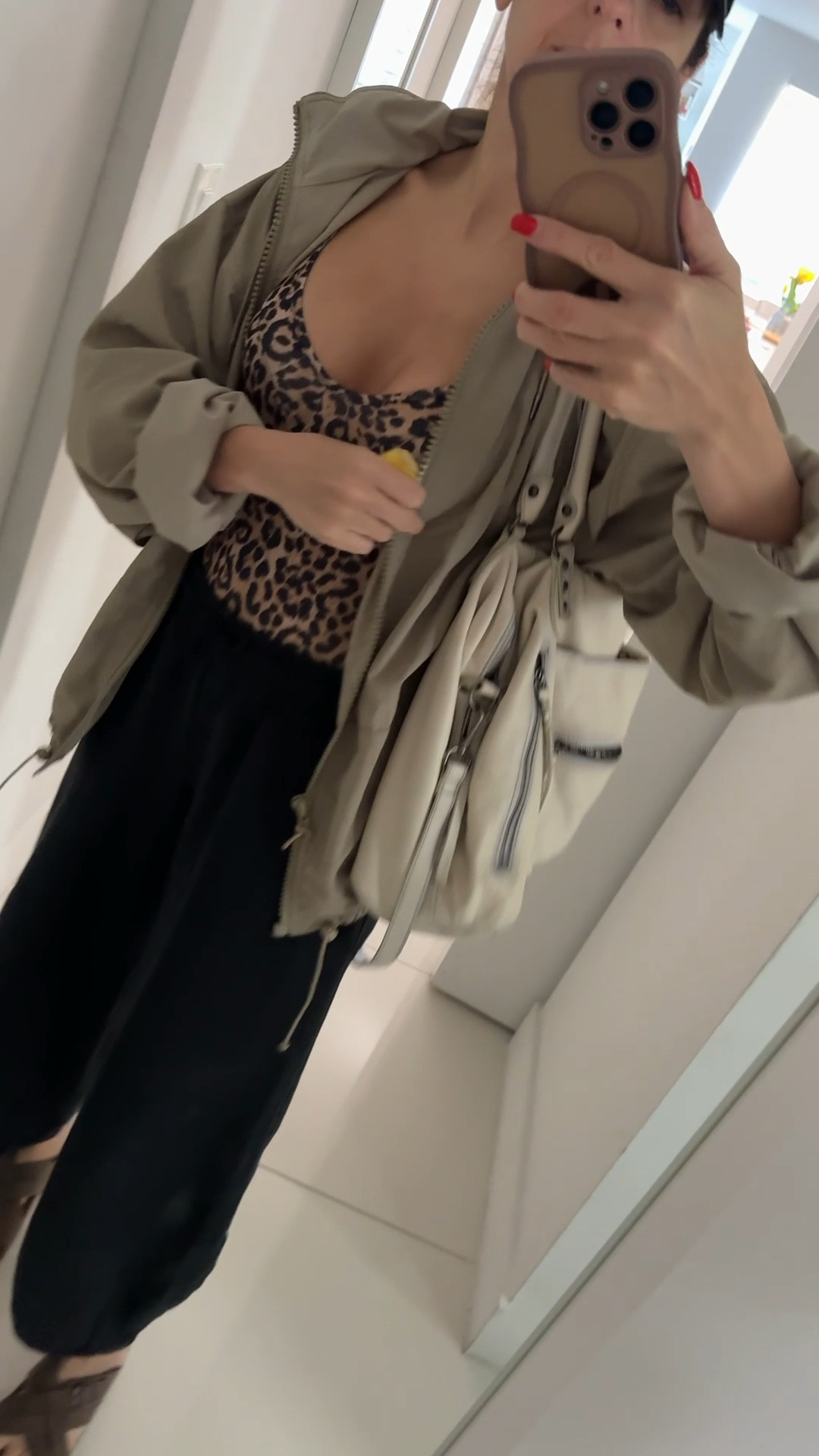 Outfit relajado, pero con gusto y con intención.. para salir a hacer tus diligencias rapidito con estilacho!! 