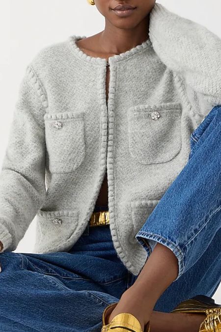 I LOVE JEWELED BUTTONS. They are absolutely perfect 

Jeweler cardigan
Cropped jacket cardigan
Jeweled sweater 

#LTKworkwear