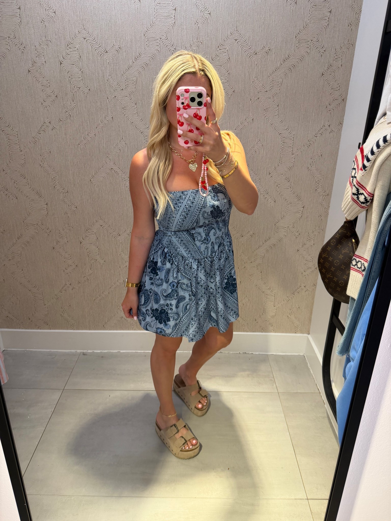 Smocked mini dress
Small
Vacation, spring, resort, date night summer outfits 

#LTKootd