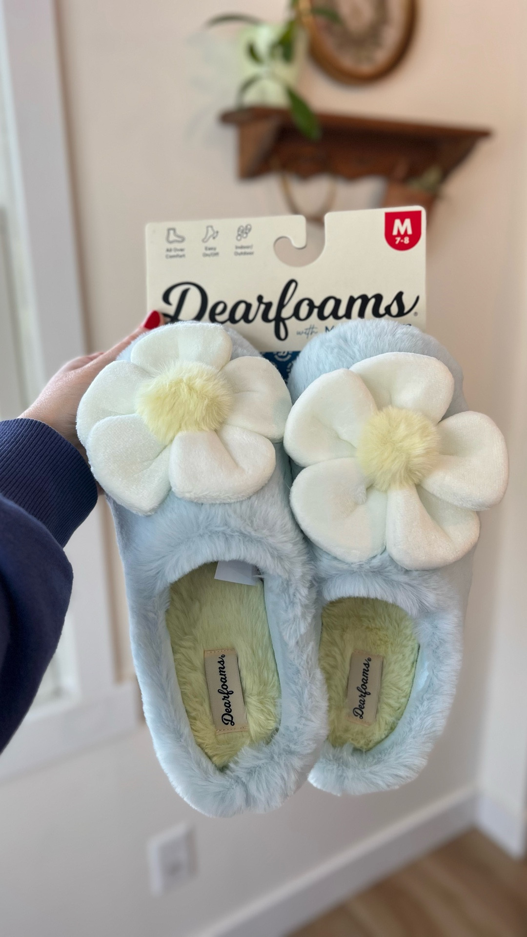 how cute are these slippers?!? 🌼 I wanted something to wear well into the new year to bring some joy and brightness after the holidays are over, it always feels so bleak! I always opt for dearfoams, they seem to last so much longer than other brands. 

Slippers, Winter Slippers, Daisy Slippers, Flower Slippers, Women’s Slippers, Christmas Gift Ideas, Cozy Gifts 

#LTKmorningroutine #LTKmomlife #LTKGiftGuide