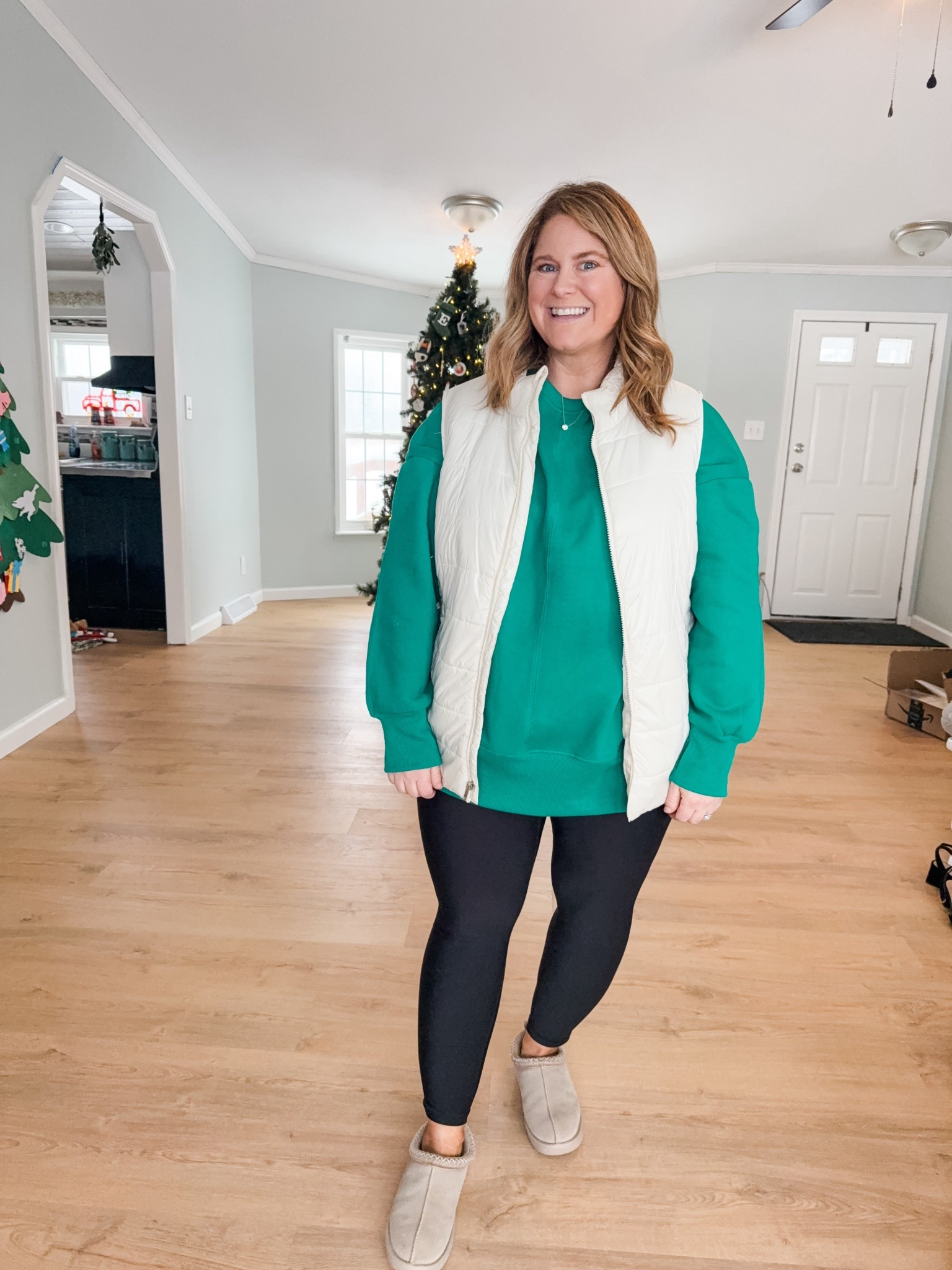 Wearing an XL in all.  The perfect oversized sweatshirt! 

#LTKMidsize #LTKmomlife #LTKHoliday