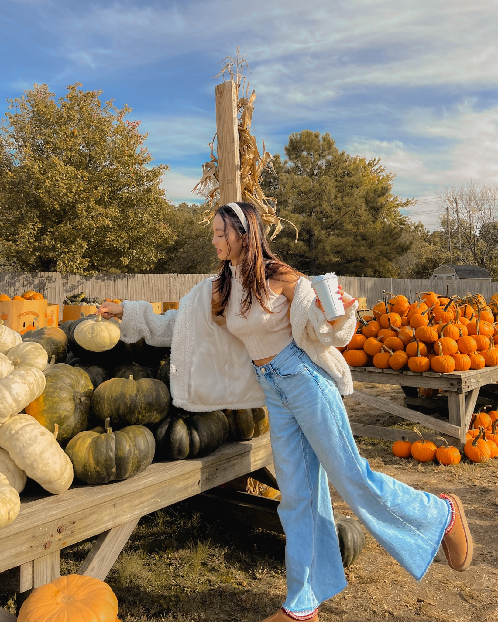 princess polly code: ANYA20

fall outfit - wide leg jeans, ribbed halter top, cream teddy jacket, white head band, ugg mini

height: 5’3
pants size - waist 25
top size - 2
jacket size - 2