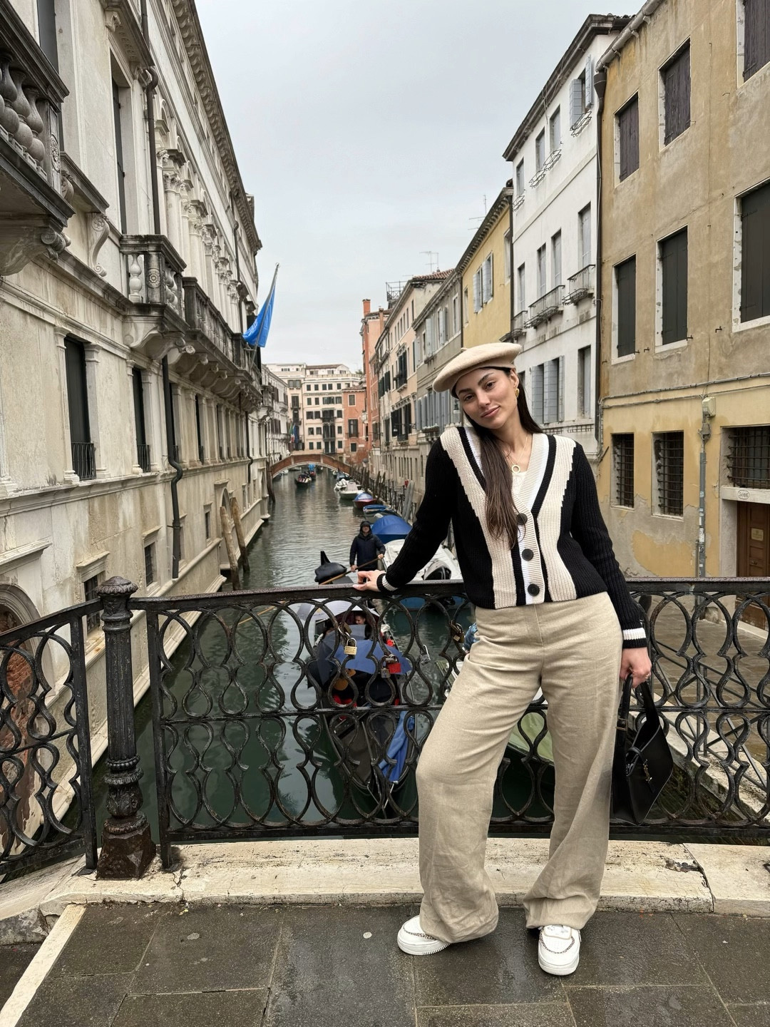 Beige pants, high waisted pants, high waisted beige pants, jacquemus pants, 


Cardigan is sold out, 😔 but it was from Revolve. I have some cardigans favorited on my Revolve link on my bio. 

#LTKstyletip