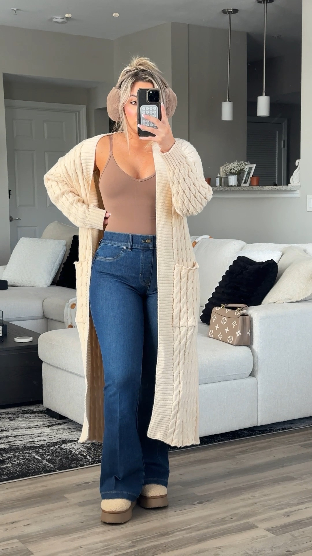 Squat proof jeans & sculpting bodysuits Spanx you outdid yourself with these! Not only are these both actually comfortable to wear all day but give you that hourglass shape! code NICOLEMXSPANX will get you 20% off and free shipping.

Bodysuit: medium
Pants: large regular (I’m 5’3)#LTKVideo

#LTKMidsize #LTKStyleTip