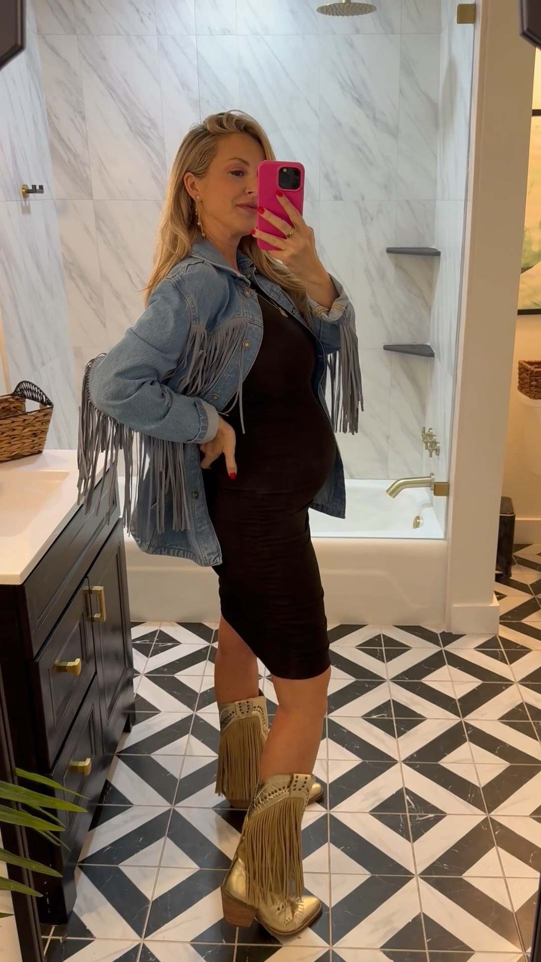 A little fringe on fringe for a country concert 🤠🎵
Dress is a small & comes in 20+ colors
It’s not maternity but it’s the perfect maternity dress. Boots MAJOR SALE. 

Baby bump. Maternity clothes. Style the bump  

#LTKBump #LTKSpringSale #LTKShoeCrush