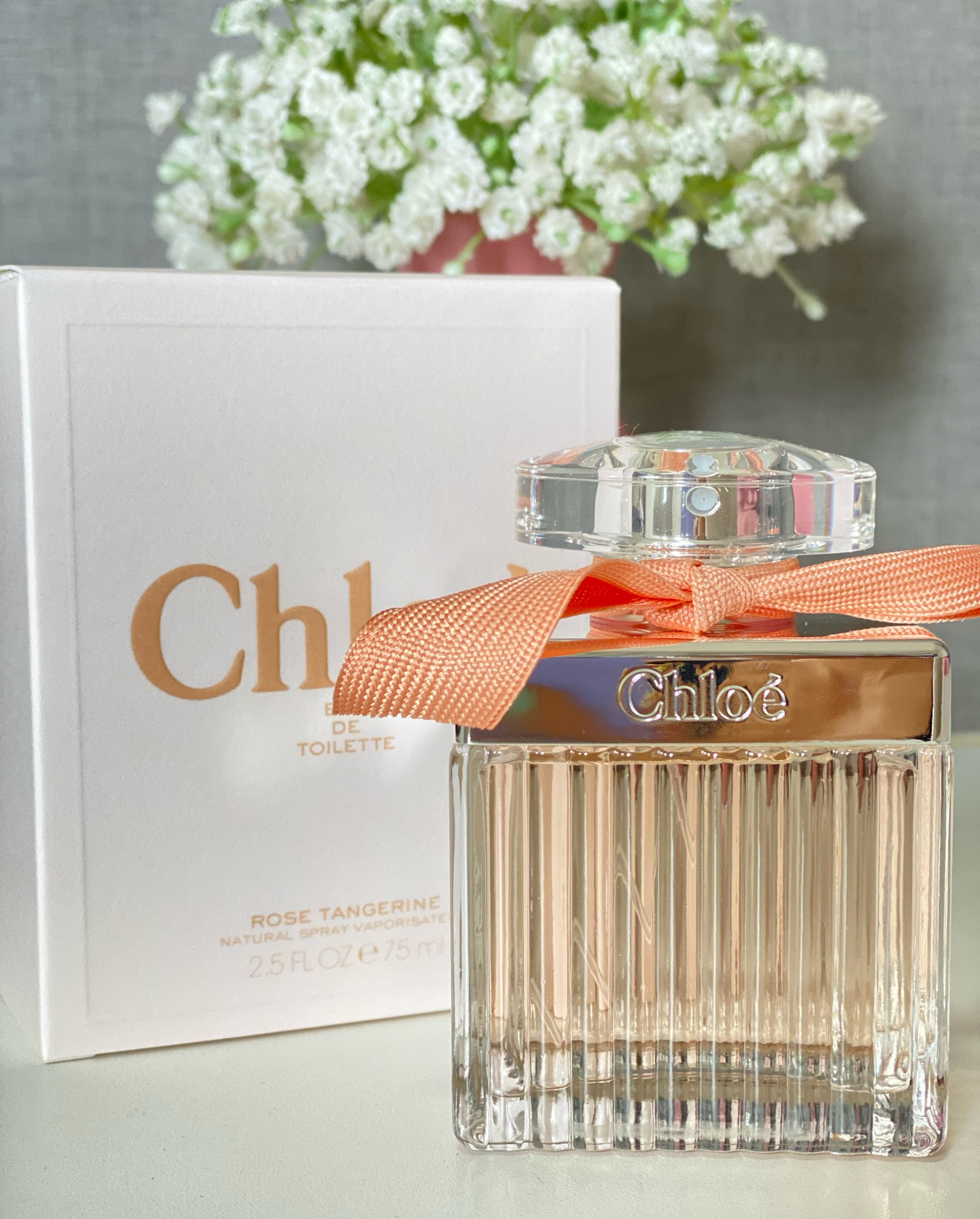🧡Chloé Rose Tangerine.
Um perfume floral frutado feminino. É elegante e refrescante, ideal para o verão e dias quentes. Nessa versão da marca é bastante notável a essência de tangerina. Senti também notas de rosas. O frasco é lindo e delicado.  
É uma ótima escolha para a estação.

#LTKbrasil #LTKbeauty