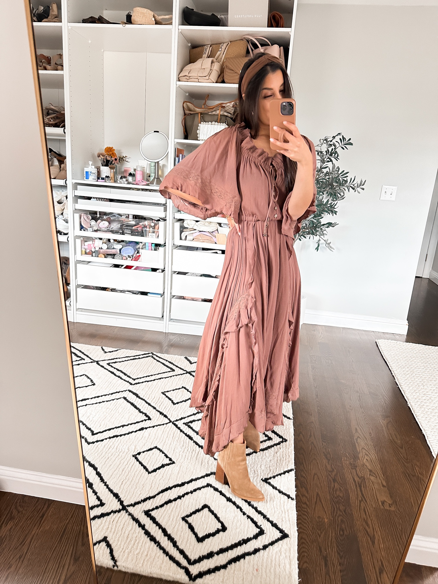 Family photo outfit!! 📸🍂Love this chocolate brown maxi paired with a headband and booties to keep you warm and keep it neutral so your fam can bring in more colors/textures with their outfits!! So boho chic 🤎 


Free people, maxi dress, boho chic, fall outfit, thanksgiving outfit, family photo outfit, family photo looks, fall family photo outfits, fall family photo looks, romantic photo outfit

#LTKfamily #LTKstyletip #LTKSeasonal